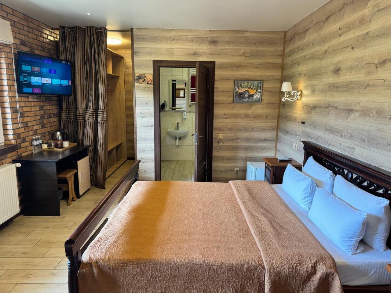 Hotel довбуш *